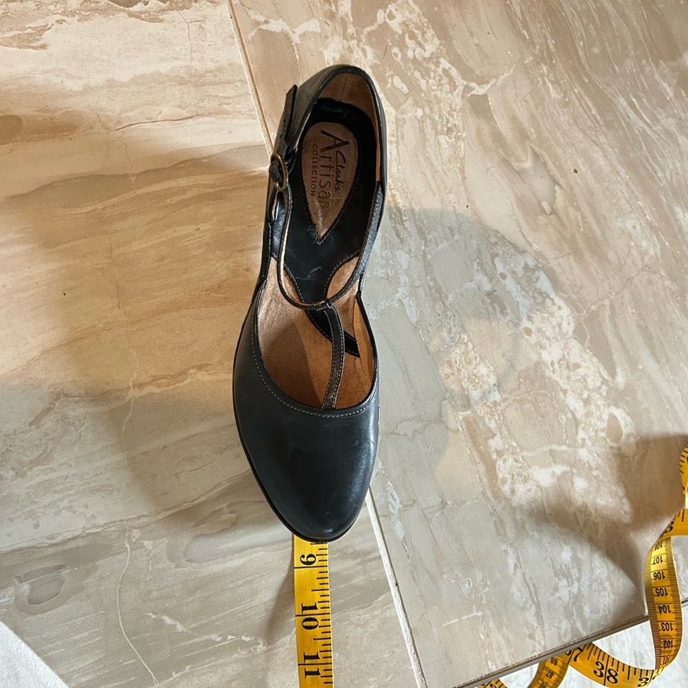 Clark's size 6.5M T-strap wedge heels - Picture 6 of 8
